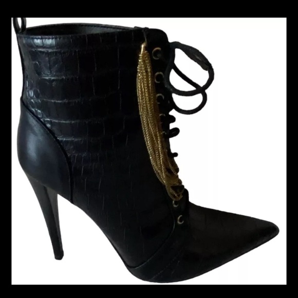 Shoedazzle “Keep Me High” US 7 Black w/Gold Chains Booties Stile Faux Leather - Picture 8 of 15